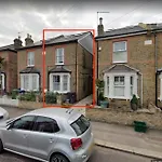 Kingston City Double Room With Shared Bathroom