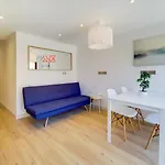 Kingston City Double Room With Shared Bathroom