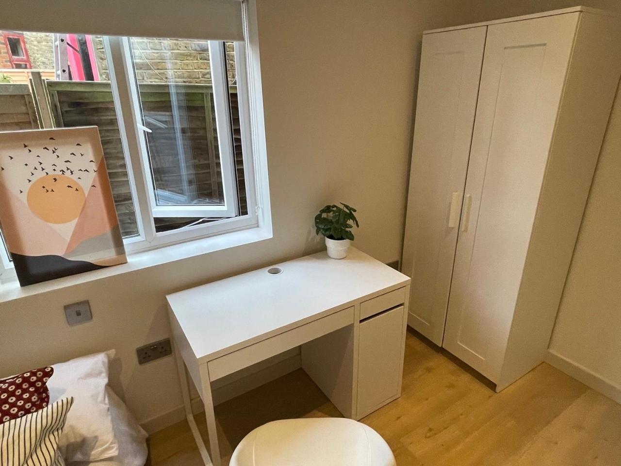 Homestay Kingston City Double With Shared Bathroom Kingston upon Thames (Greater London)
