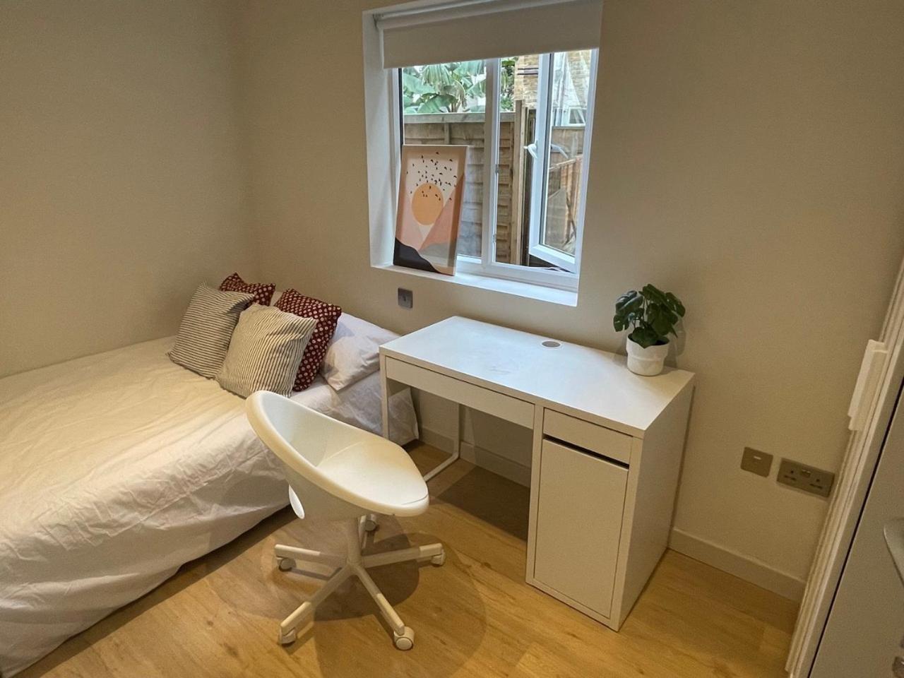 Homestay Kingston City Double With Shared Bathroom *